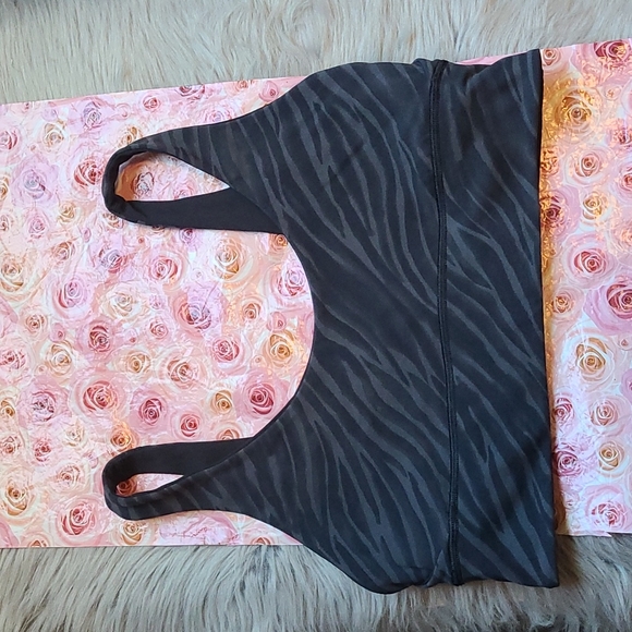 Nwot! Lululemon align reversible bra black/ le tigre camo - Picture 2 of 6